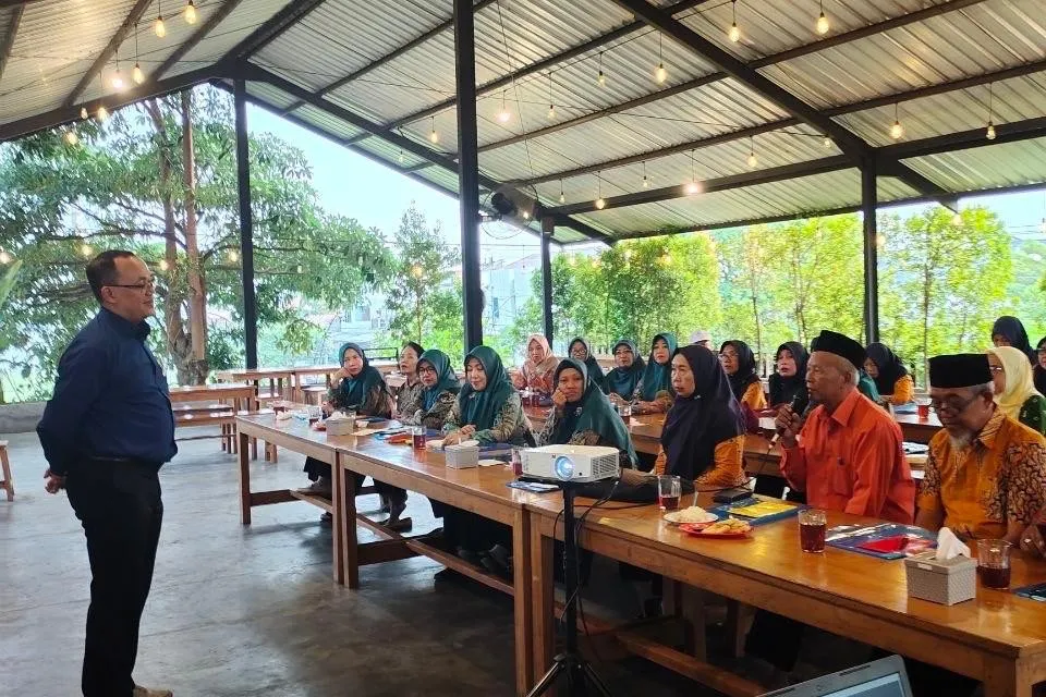 Pelatihan Kader Kesehatan di Banyuanyar untuk Menghadapi Banjir