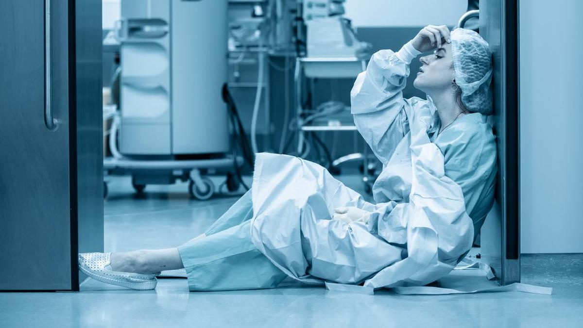 Kondisi Memprihatinkan Dokter Internship di Indonesia: Beban Kerja Berlebih dan Perlindungan Hukum Minim
