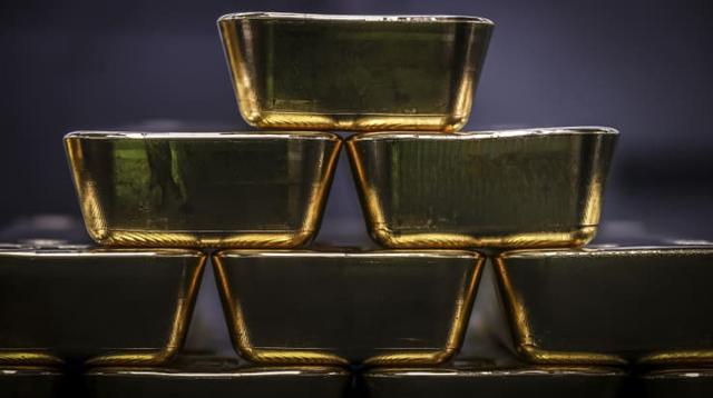 Prediksi Harga Emas Pekan Depan: Analis Ragu, Investor Justru Yakin!