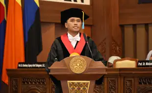 Prof. Radian Salman Resmi Diangkat sebagai Guru Besar di Bidang Hukum Tata Negara Universitas Airlangga
