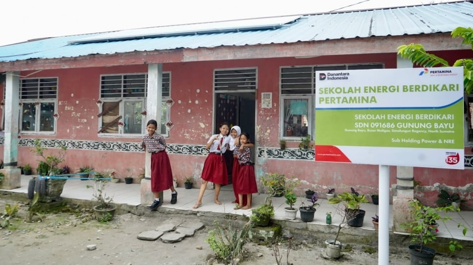 Pertamina NRE Luncurkan Program Energi Surya dan Air Bersih di SD Gunung Bayu Simalungun