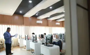 Puluhan Ribu Calon Mahasiswa Ikuti Seleksi UTBK-SNBT 2026 di UNS dan ISI Solo