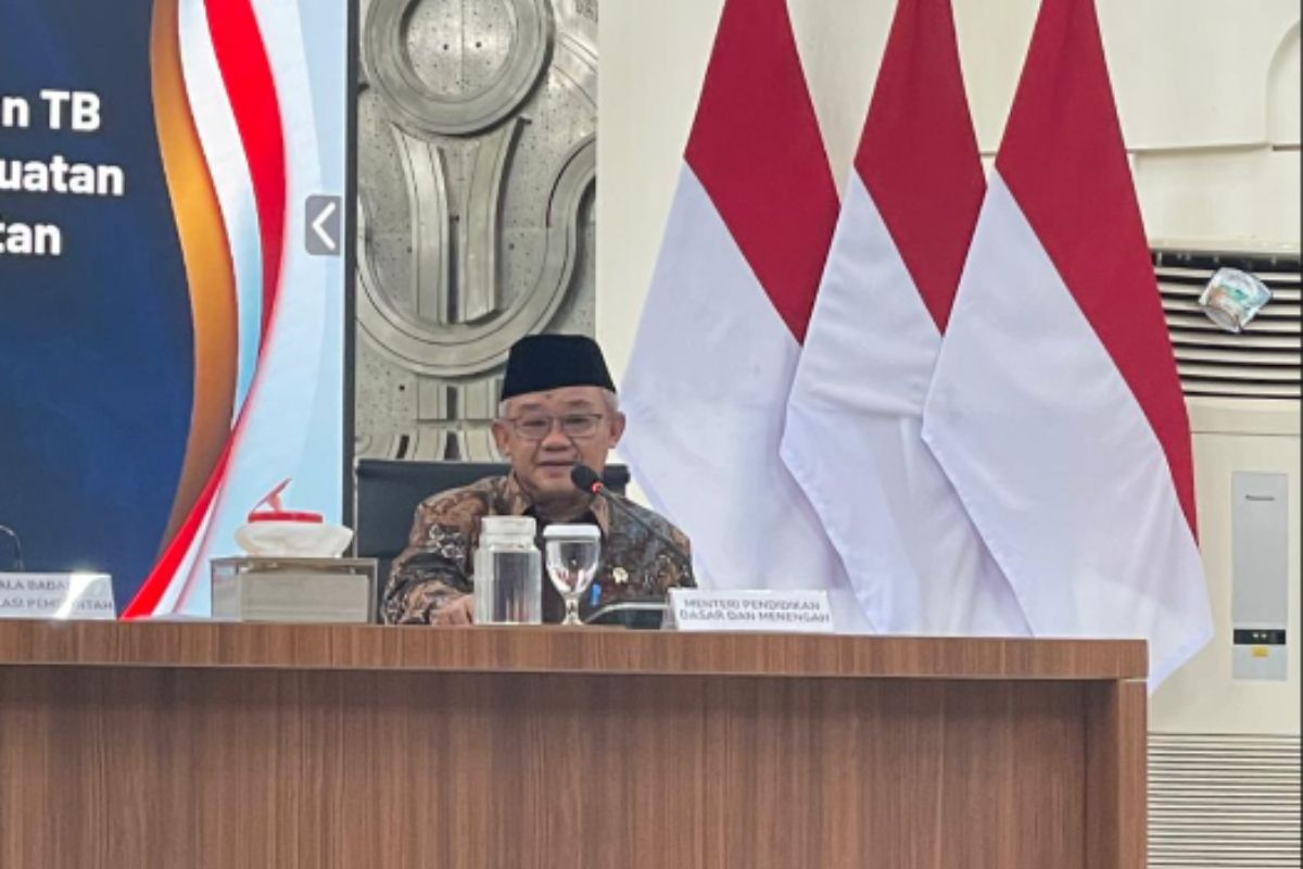 ---
Mendikdasmen Menanggapi Isu Guru Non-ASN Tidak Dapat Mengajar Mulai 2027

---