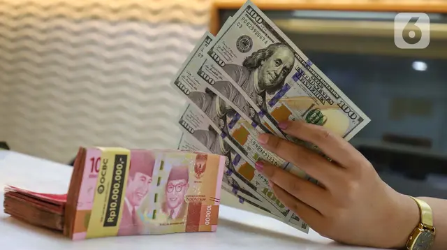 ---
Rupiah Diprediksi Melemah terhadap Dolar AS, Ini Rentang Nilainya Hari Ini

---