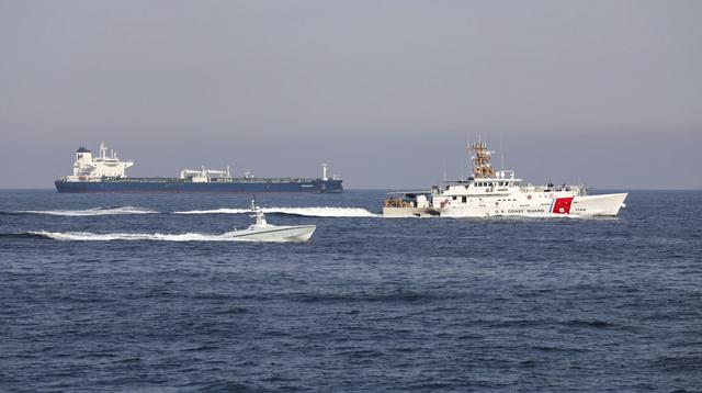 Jalur Strategis: Selat-Selat Penting dalam Distribusi Minyak Global