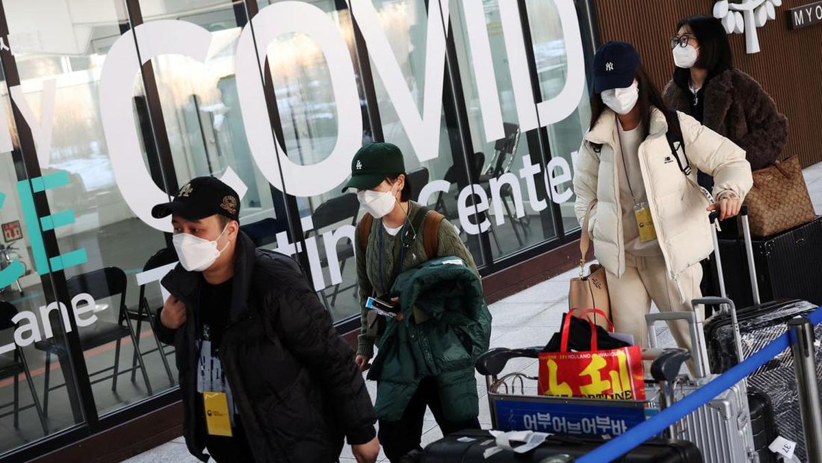 Kenaikan Kasus COVID-19 di Korea Selatan Mendorong Pembelian Masker dan Alat Tes