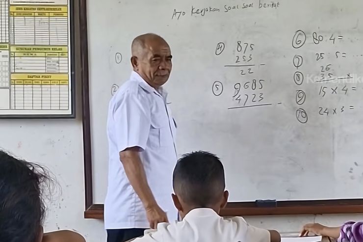 Kisah Inspiratif Agustinus: Dari Guru Honorer dengan Gaji Minim hingga Mendapat Tunjangan Pemerintah