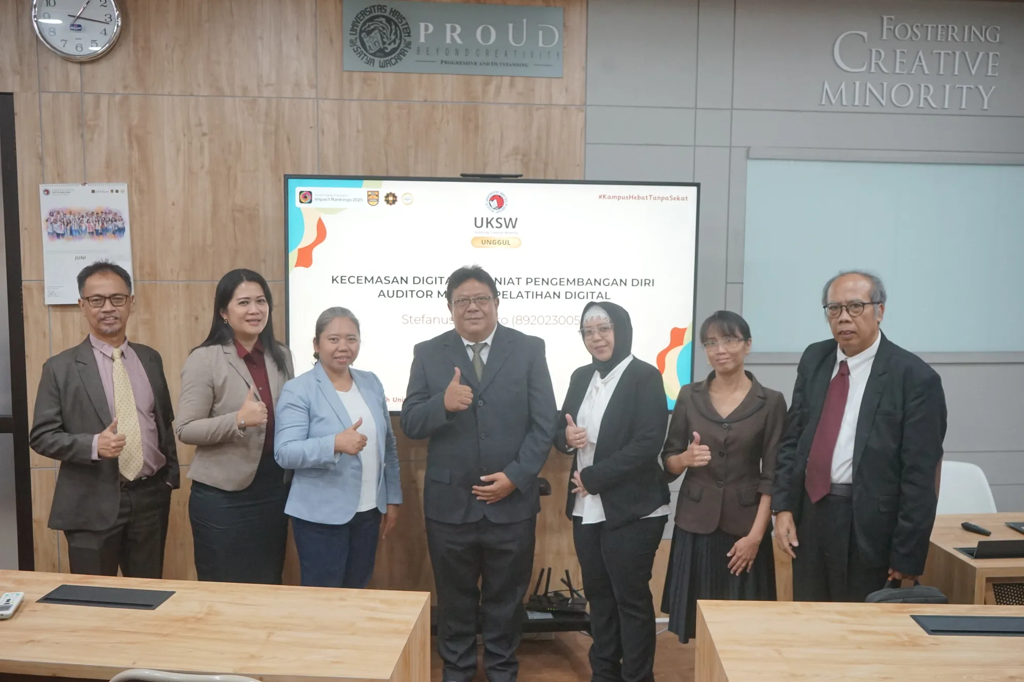 Stefanus Ariyanto mencatat sejarah sebagai lulusan pertama Program Studi Doktor Ilmu Akuntansi FEB UKSW dengan menyelesaikan studi doktoralnya dalam waktu kurang dari tiga tahun. (Istimewa)