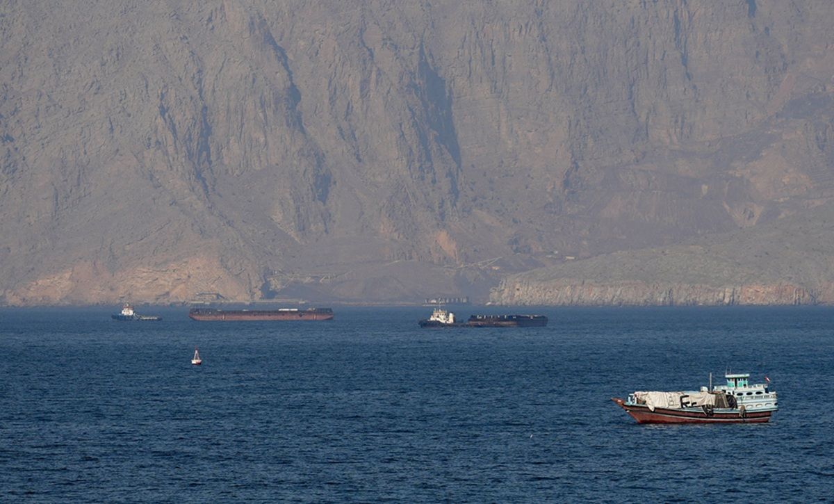 ---
Supertanker Iran Berhasil Lewati Blokade AS, Menuju Perairan Indonesia di Tengah Ketegangan Diplomatik

---