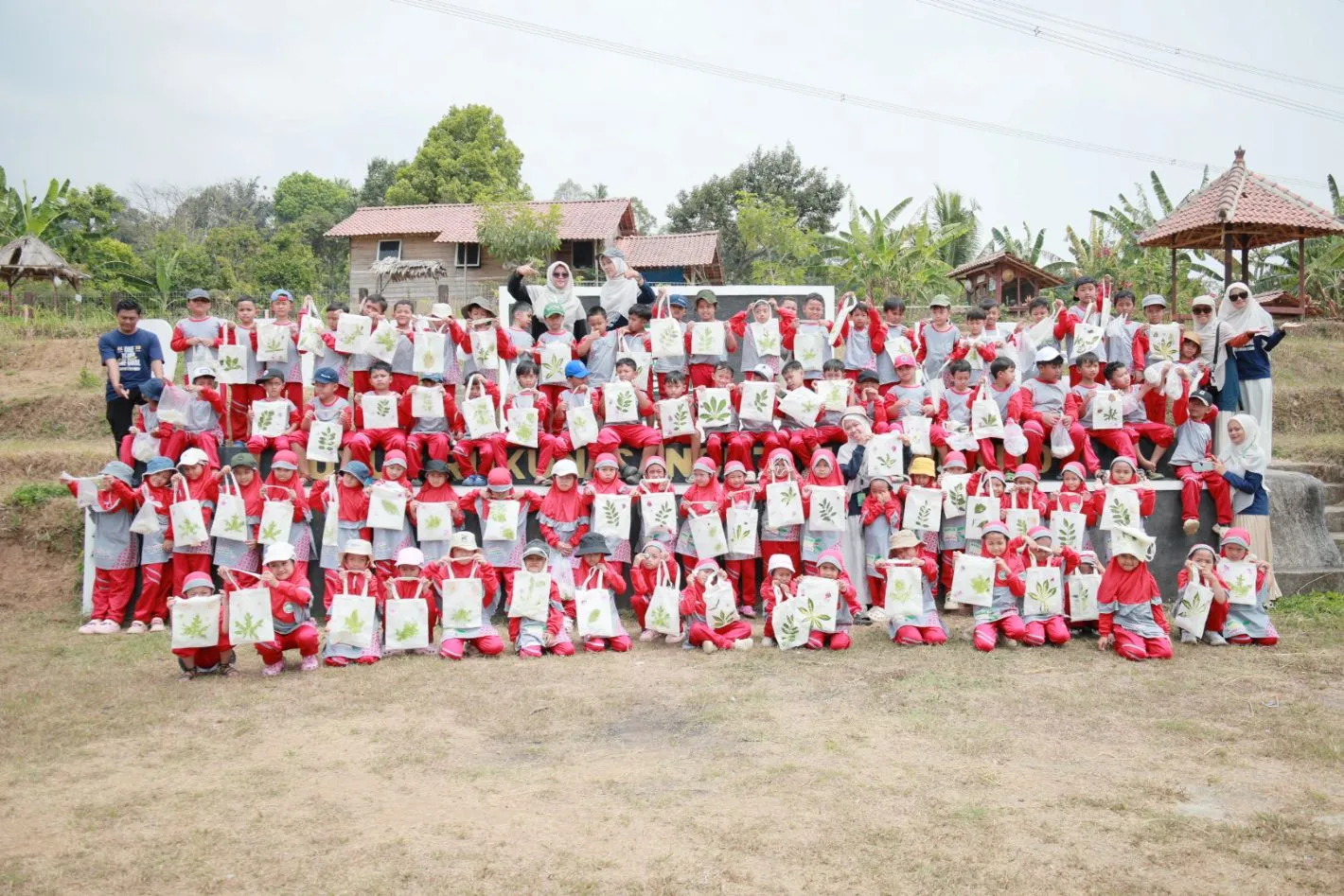 Belajar Bertani, 159 Siswa SDII Al Abidin Boyolali Mengunjungi Lerep