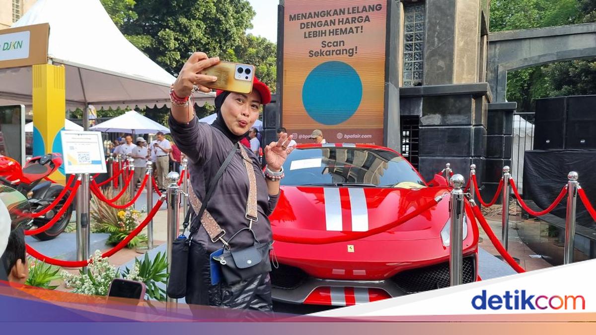 Pameran Barang Mewah Hasil Rampasan di Car Free Day Jakarta
