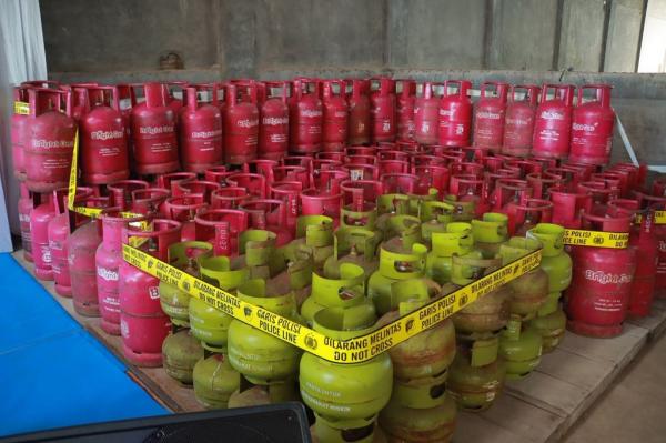 ---
Modus Kecurangan Jual Elpiji di Klaten Terungkap, Pelaku Pindahkan Gas 3 Kg ke Tabung Besar

---