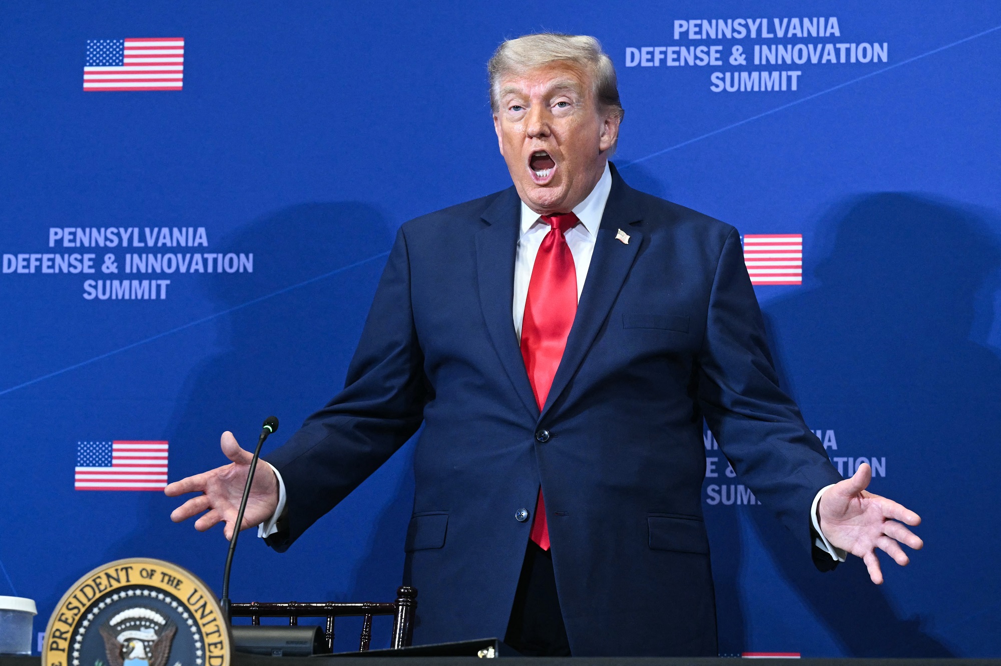 Trump: AI Memerlukan Pemimpin yang Kuat dan Cerdas