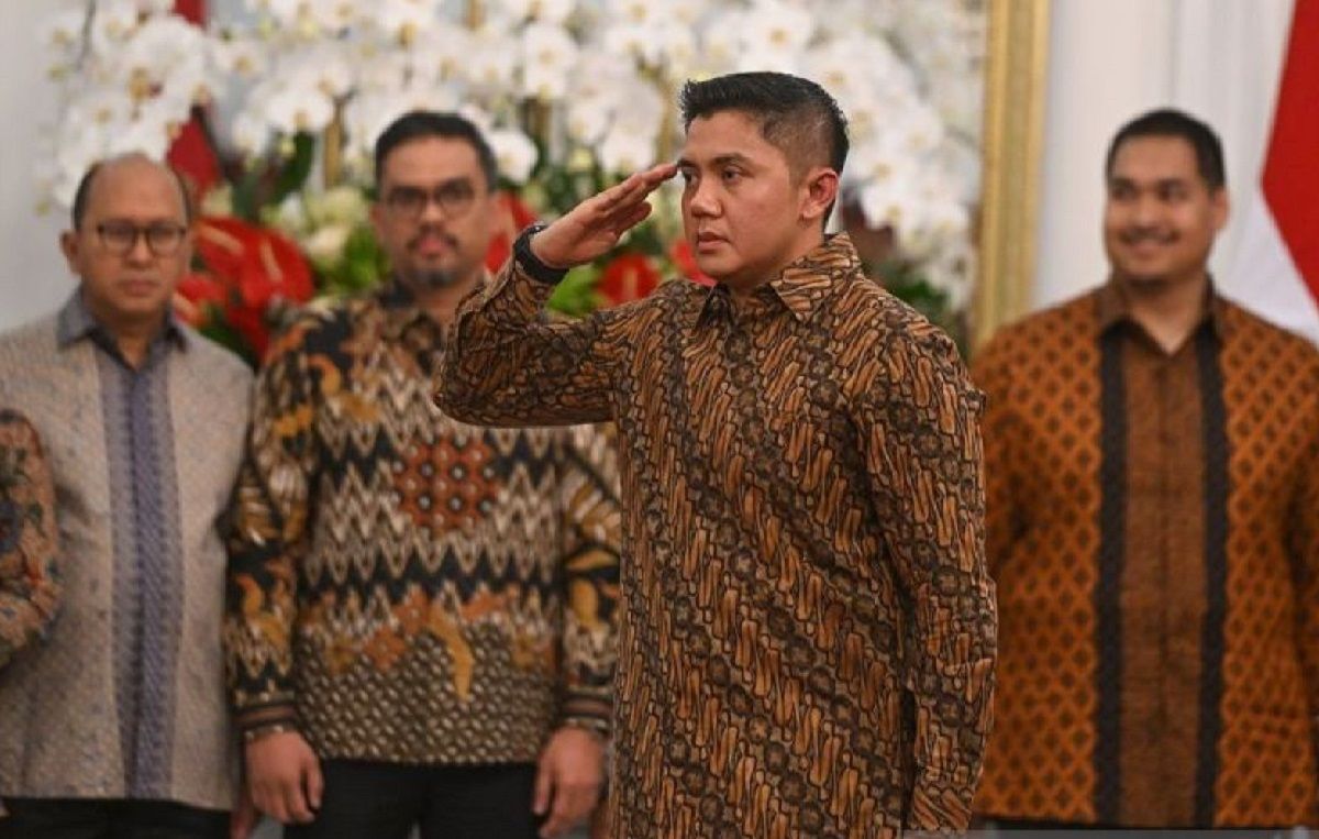 ---
Tuduhan Terhadap Seskab Teddy Dinilai Tidak Rasional dan Bukan Kritikan Konstruktif

---