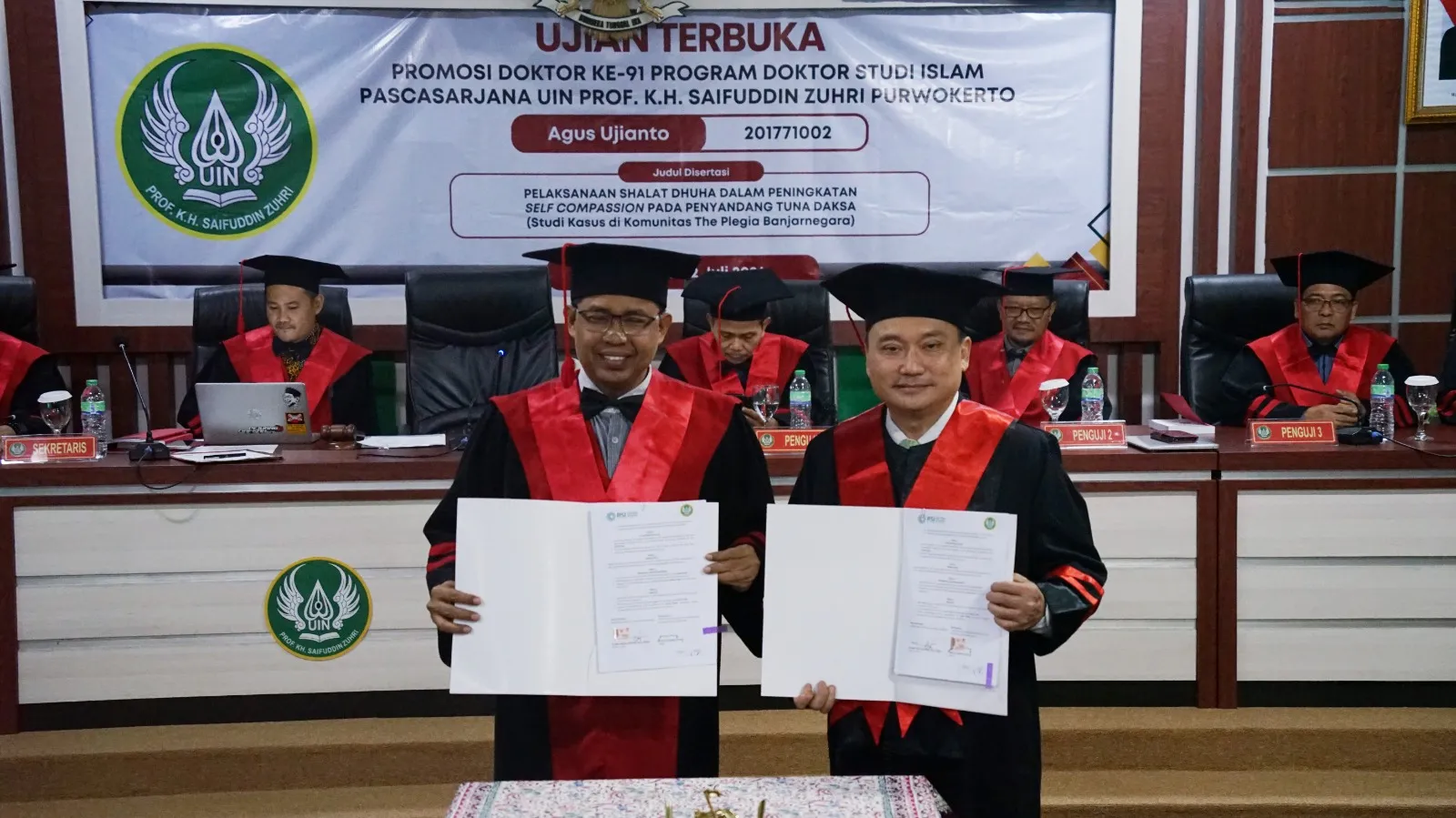 Rektor UIN Saizu Purwokerto Prof. Ridwan dan Direktur Utama RSI Sultan Agung Semarang Dr. dr. Agus Ujianto melakukan penandatanganan kerja sama. (Istimewa)