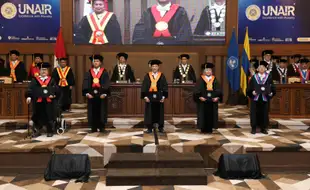 UNAIR Resmi Lantik Lima Guru Besar, Rektor Soroti Pentingnya Ilmu di Era Digital