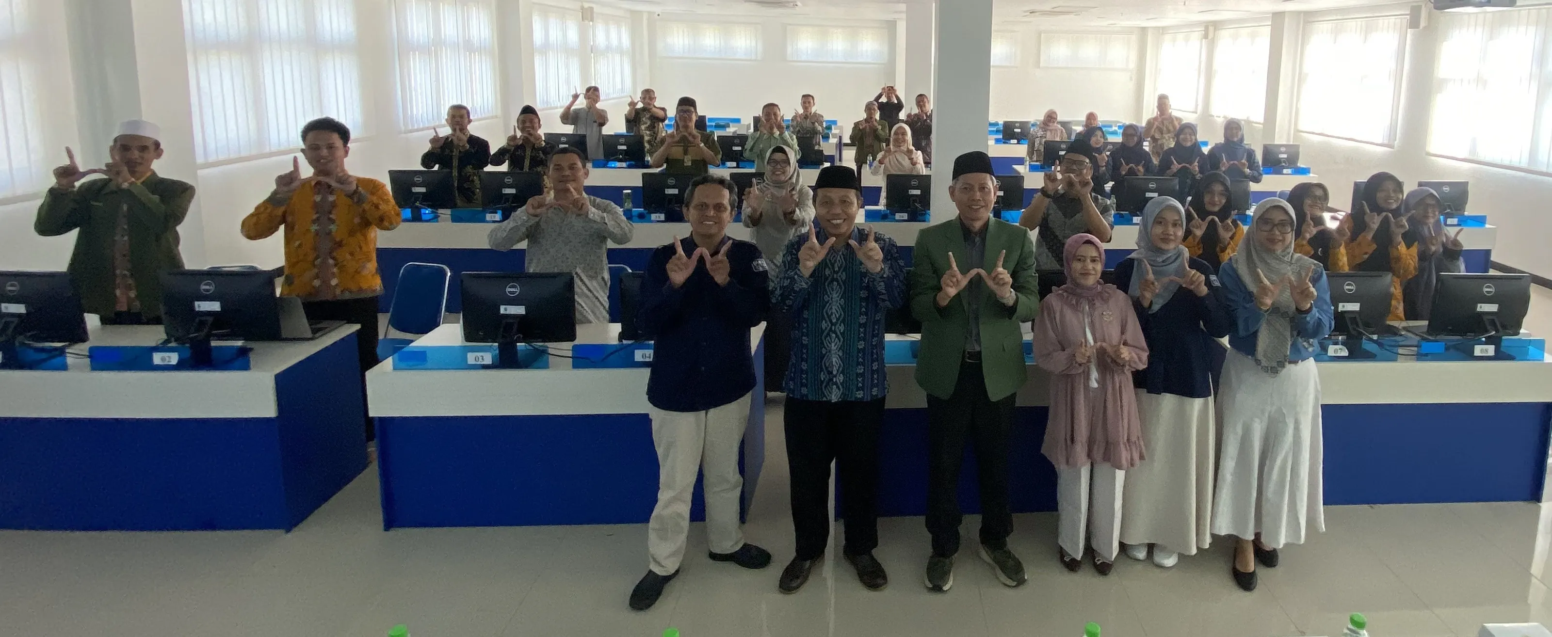 Pelatihan Media Pembelajaran Interaktif untuk Guru MA Swasta di Unwahas