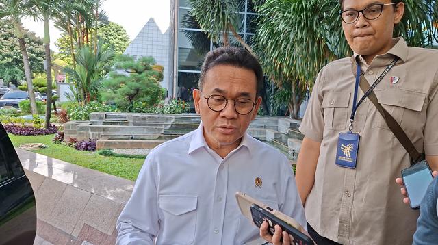 ---
Upaya Menteri Perdagangan untuk Menurunkan Harga Minyak Goreng

---