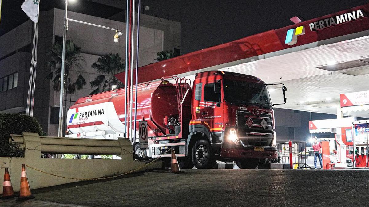 Pertamina Patra Niaga terus memastikan kebutuhan energi masyarakat tetap terpenuhi dengan mengoptimalkan penyaluran BBM di seluruh Indonesia. (Dok. Pertamina Patra Niaga)