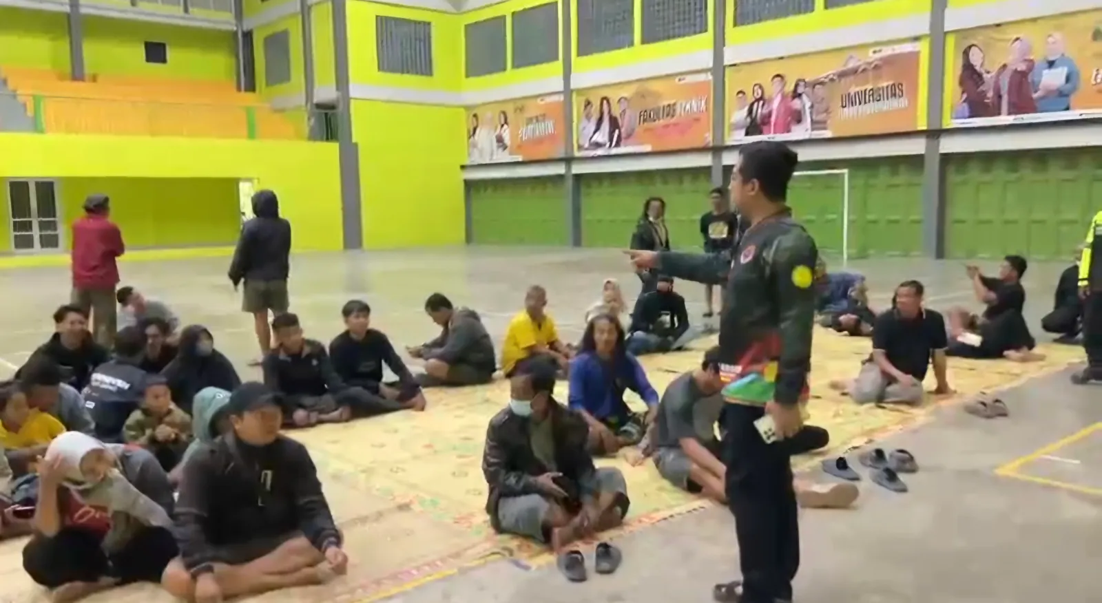 GOR UTP Surakarta Dijadikan Tempat Evakuasi bagi Korban Kebakaran TPA Putri Cempo