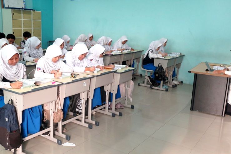 Wakil Ketua Komisi X DPR Menentang Usulan Pembelajaran Daring untuk Penghematan Energi