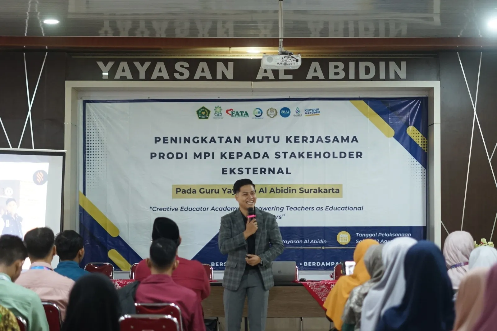 Yayasan Al Abidin Tingkatkan Kompetensi Guru dalam Content Creation dan Pelayanan Prima
